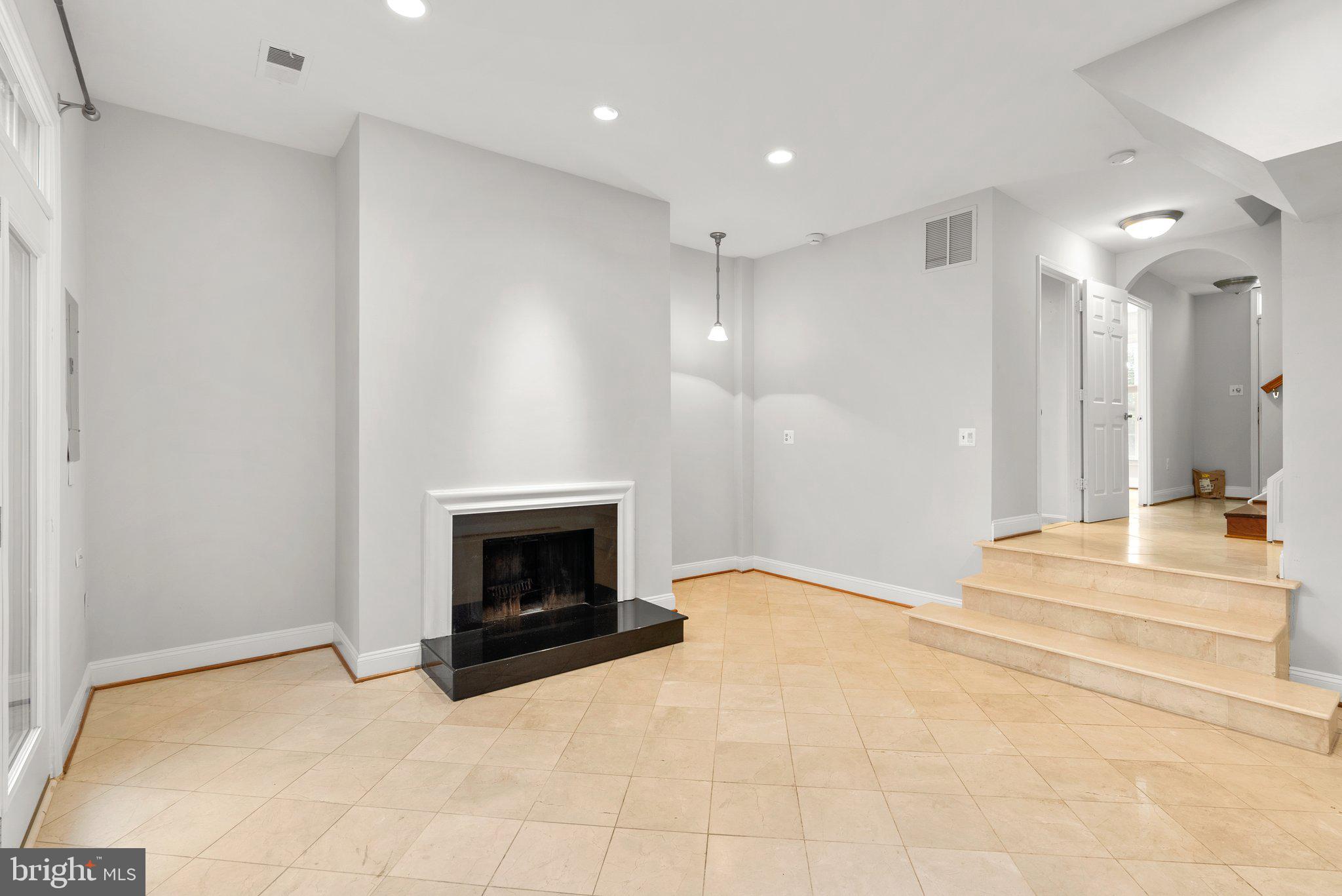 1186 N Utah STREET