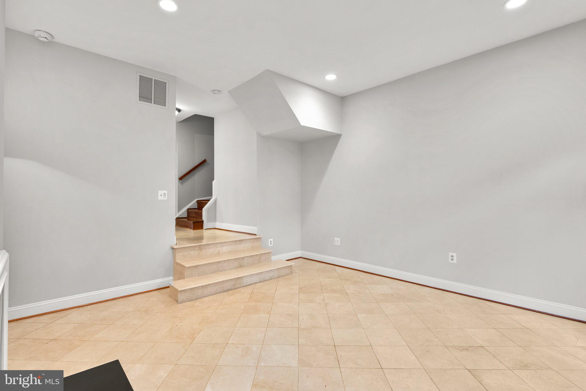 1186 N Utah STREET