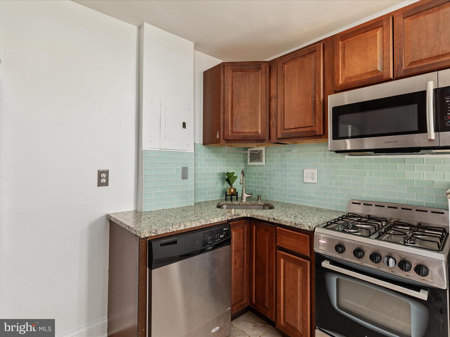 1021 Arlington BOULEVARD Unit: 506