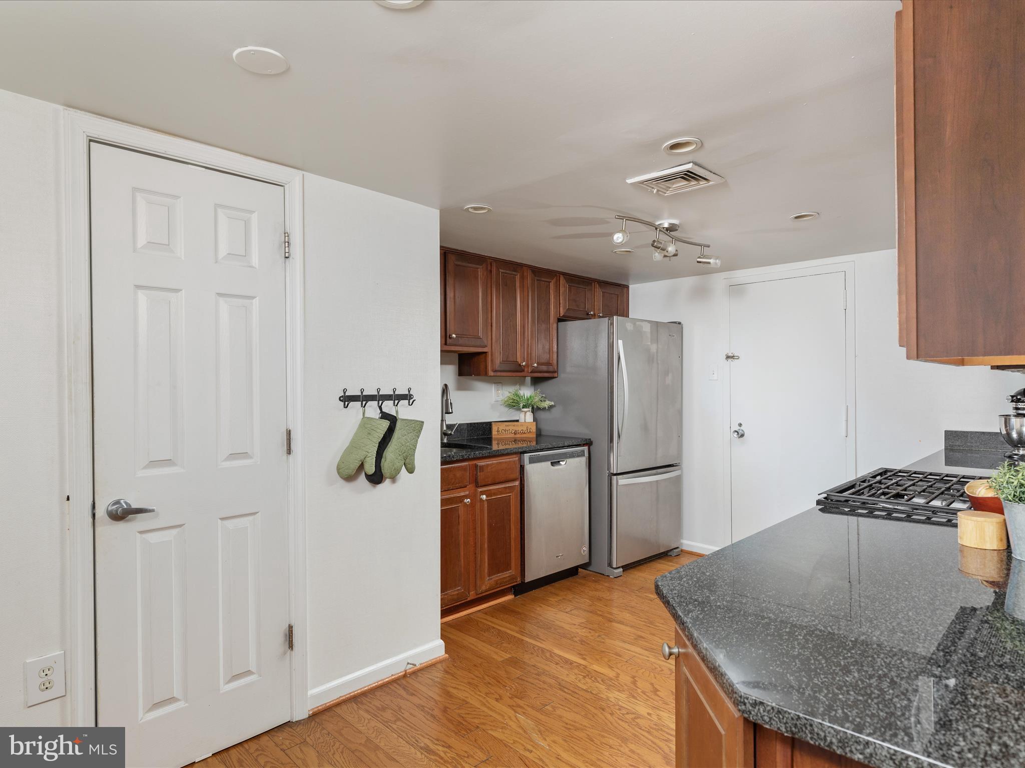 1515 S Arlington Ridge ROAD Unit: 203