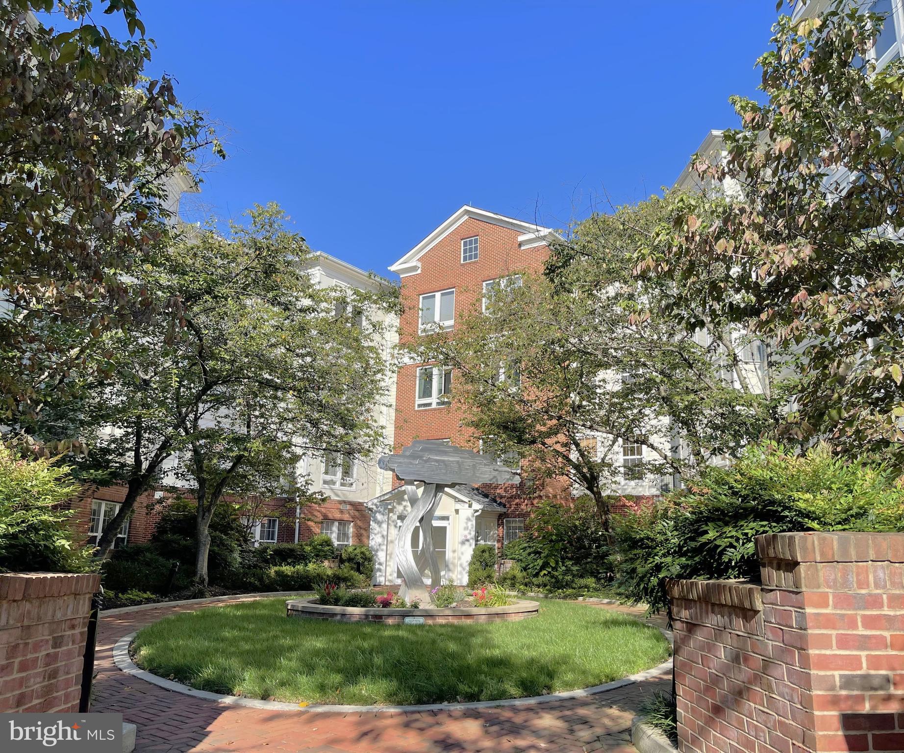 801 S Greenbrier St