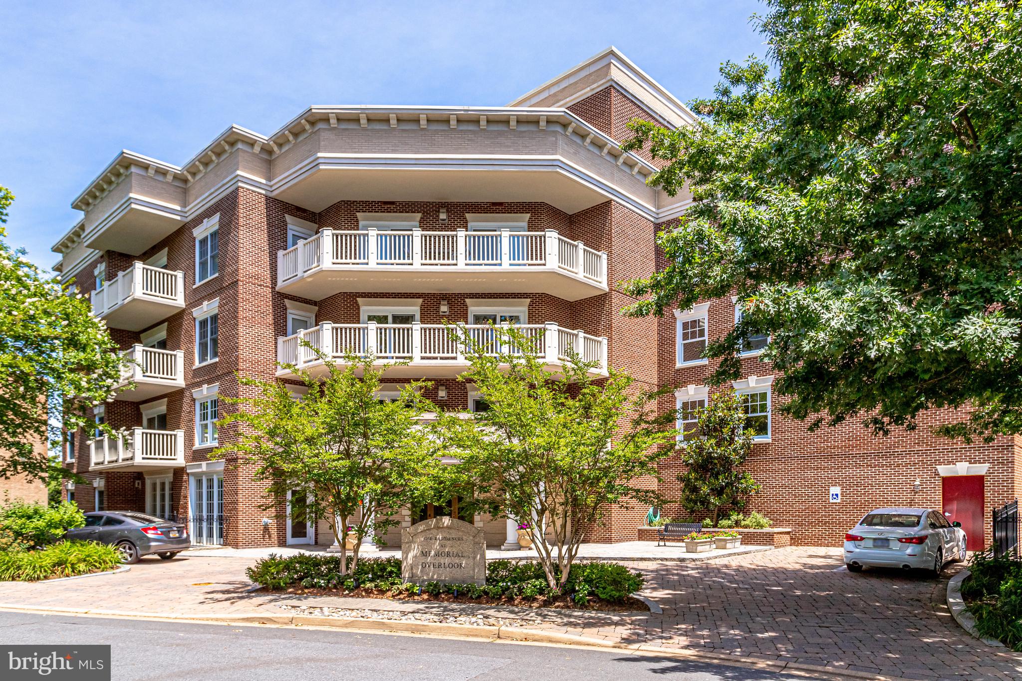 1201 N Nash St #302