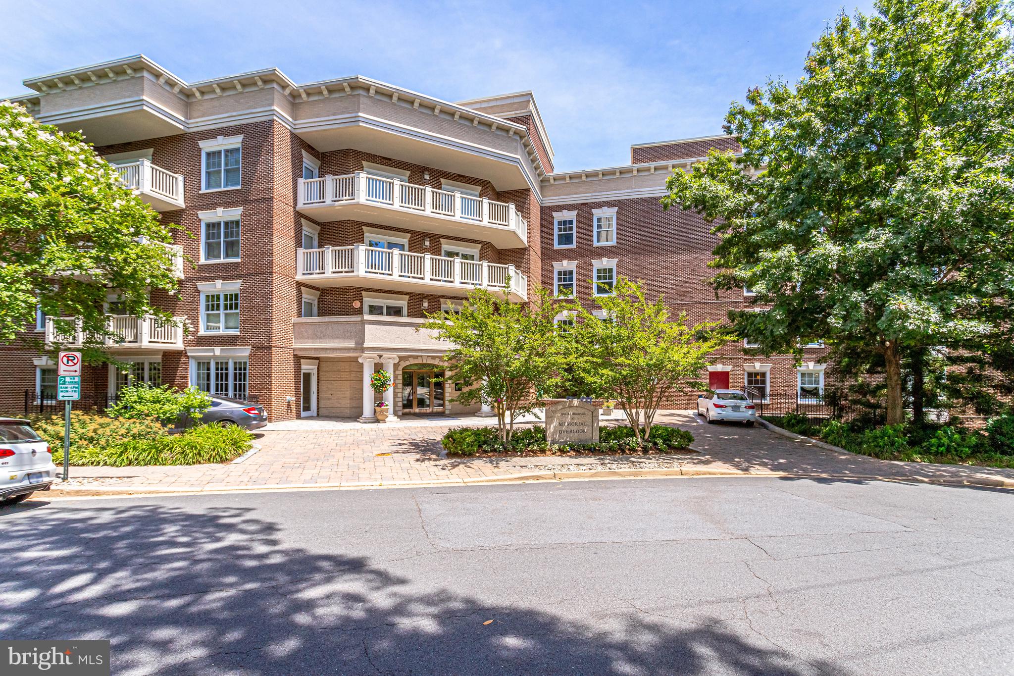 1201 N Nash St #302