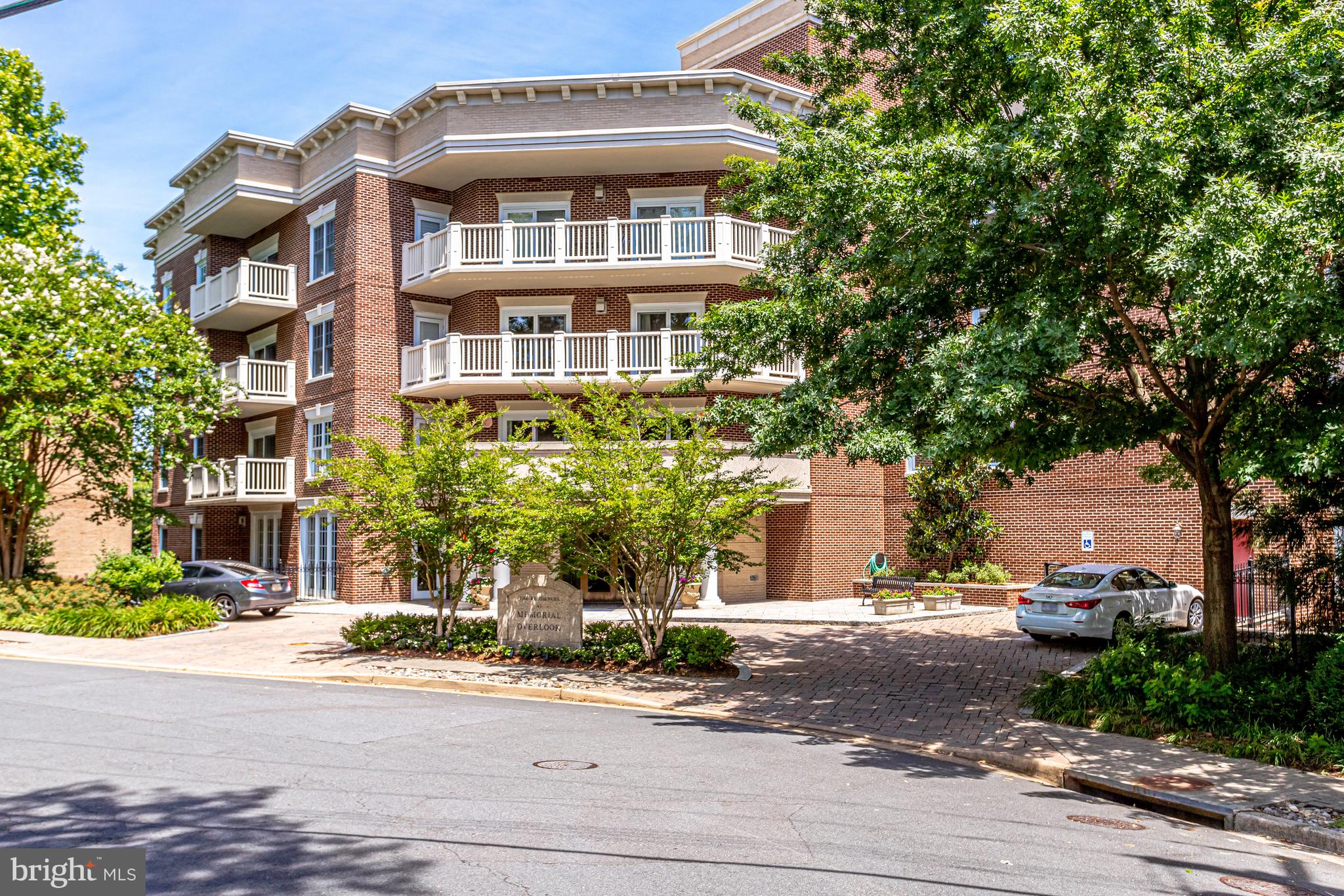 1201 N Nash St #302