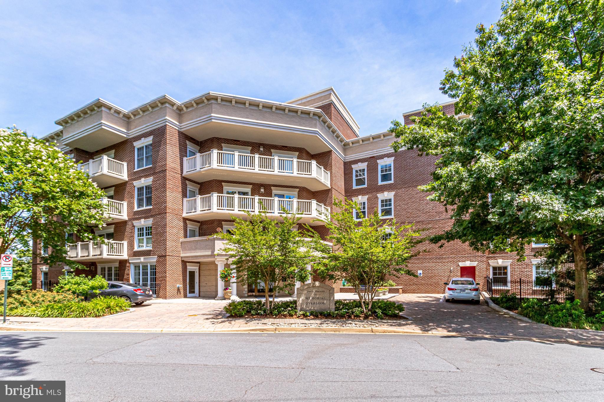 1201 N Nash St #302