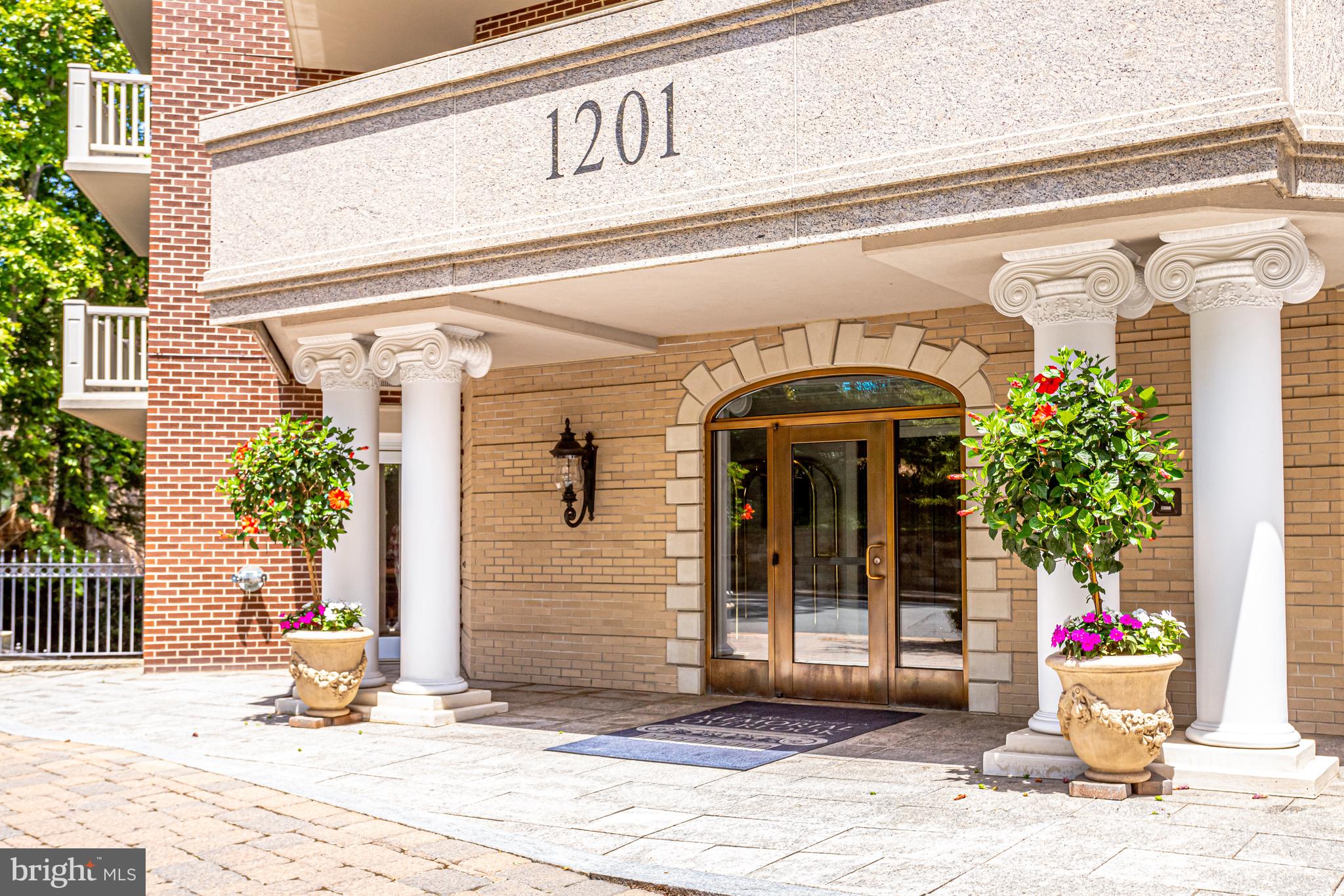 1201 N Nash St #302