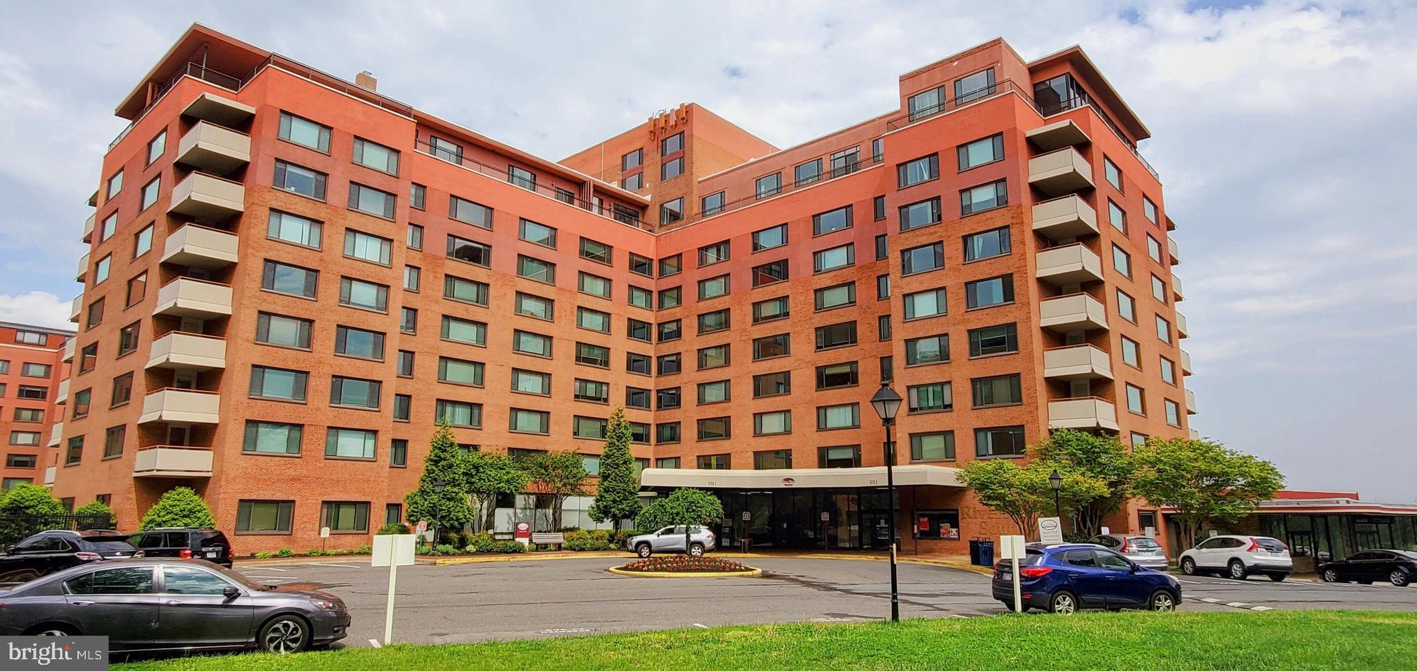 1011 Blvd #438