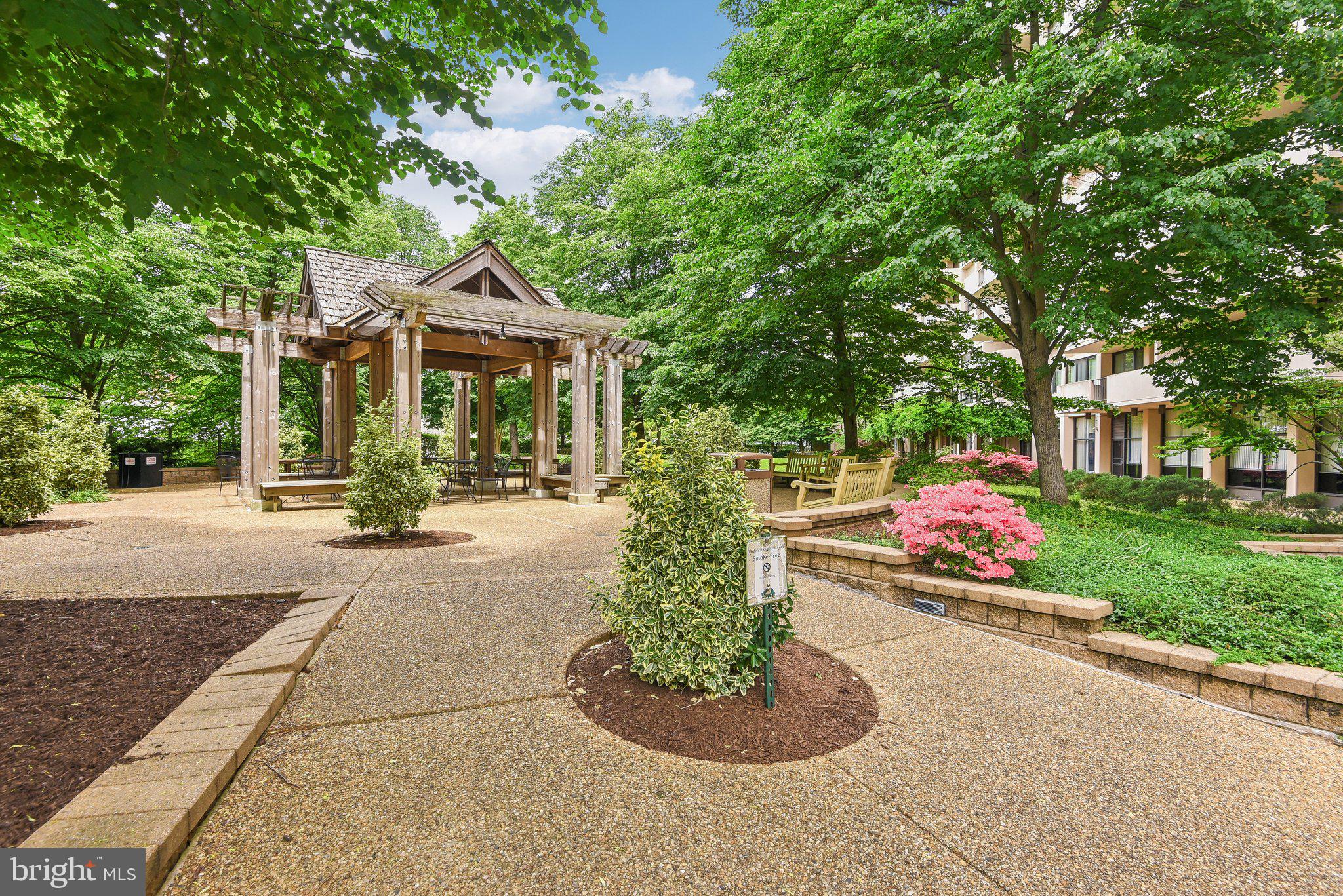 4141 N Henderson Rd #221