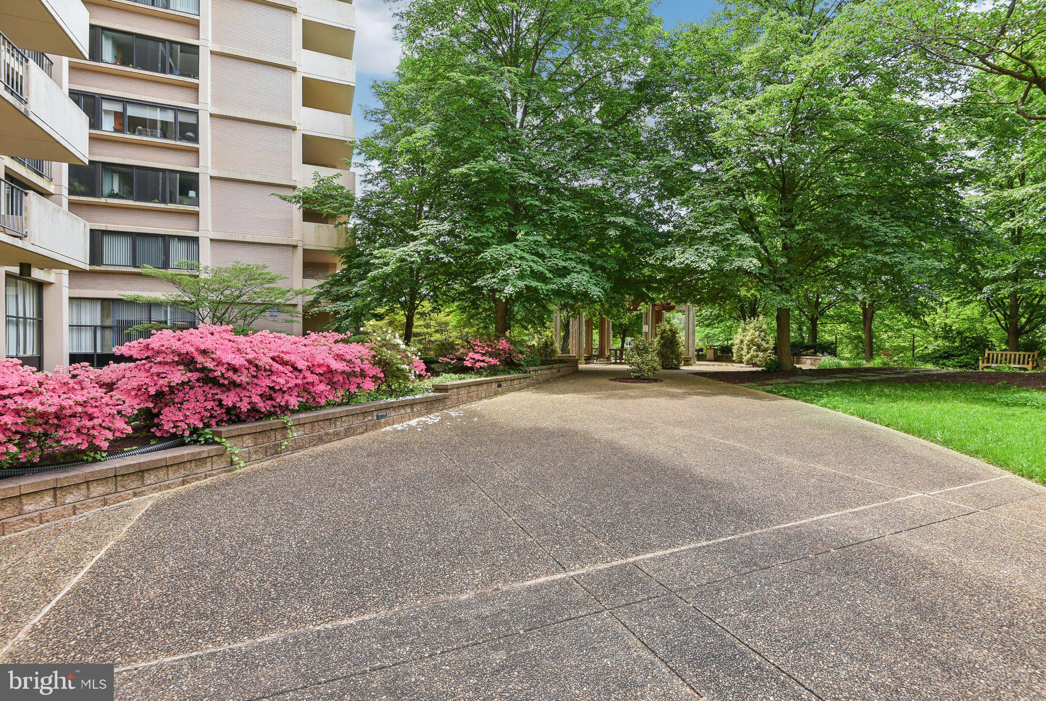 4141 N Henderson Rd #221
