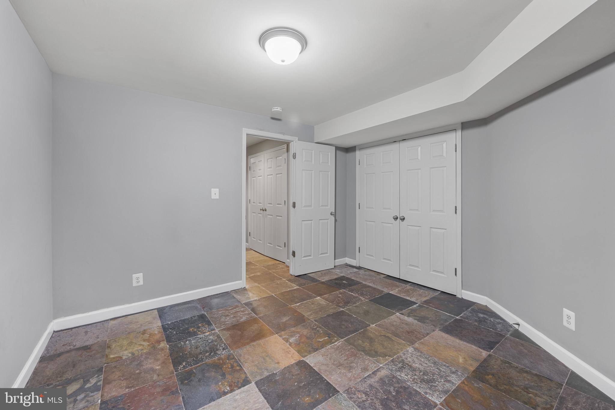 2181 S Glebe Rd