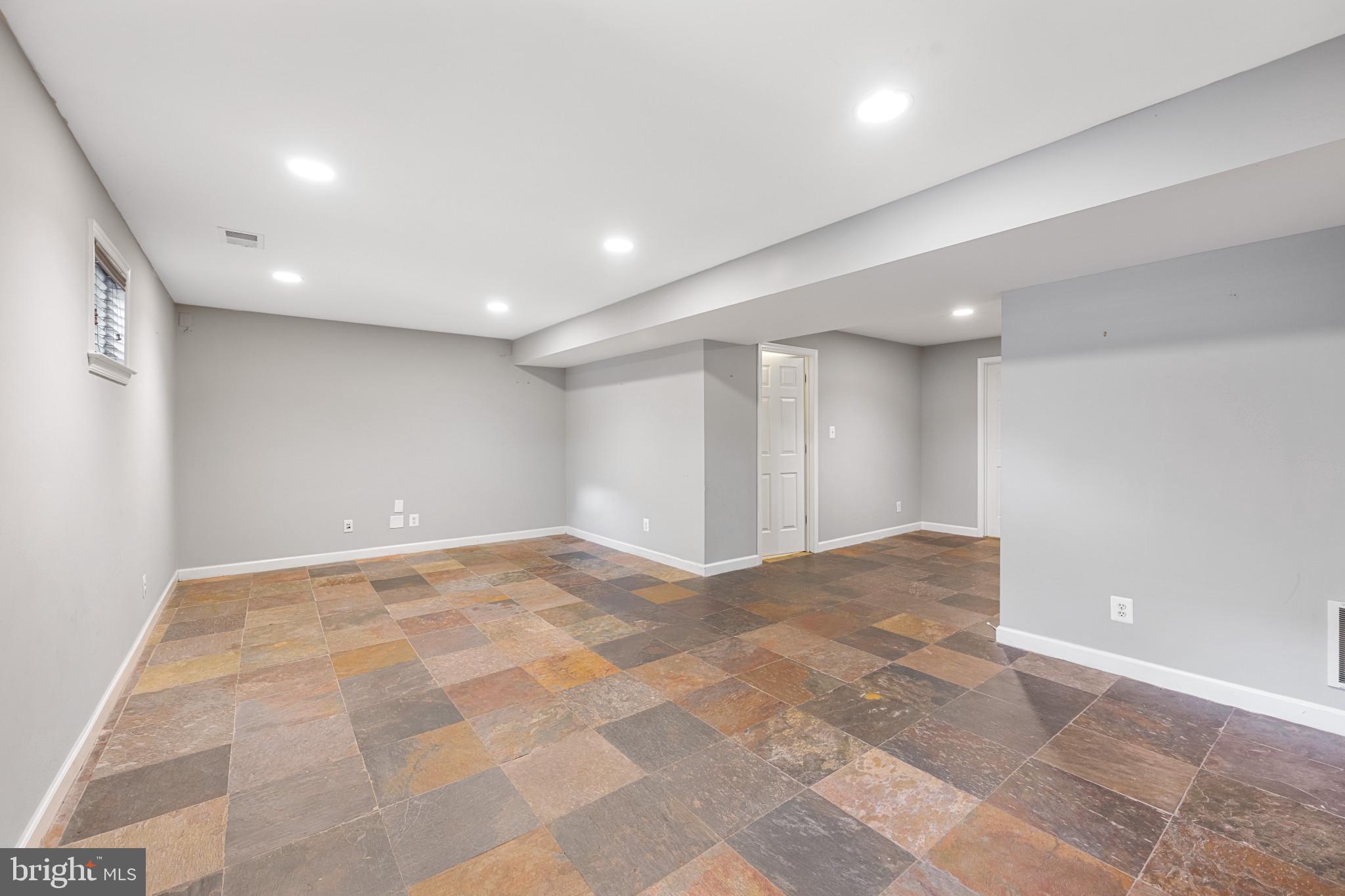 2181 S Glebe Rd