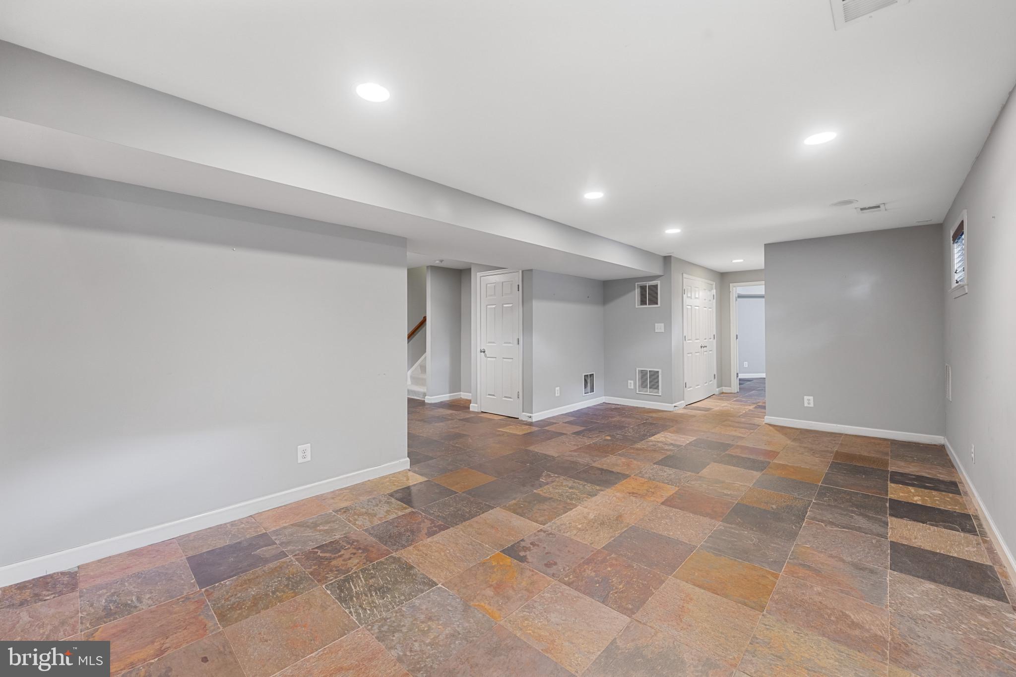 2181 S Glebe Rd