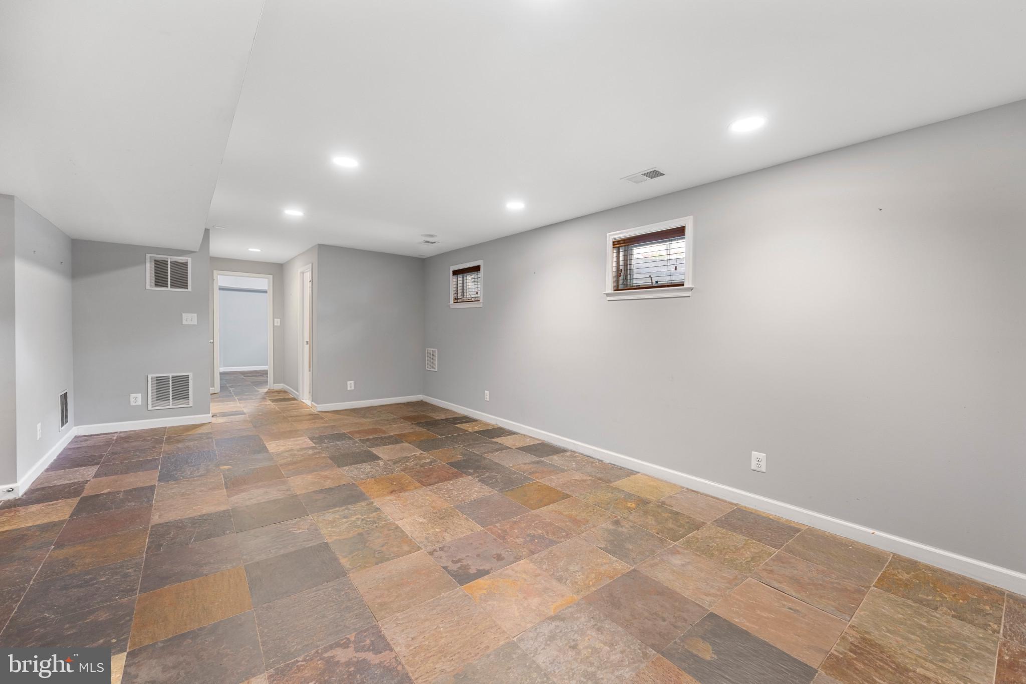 2181 S Glebe Rd
