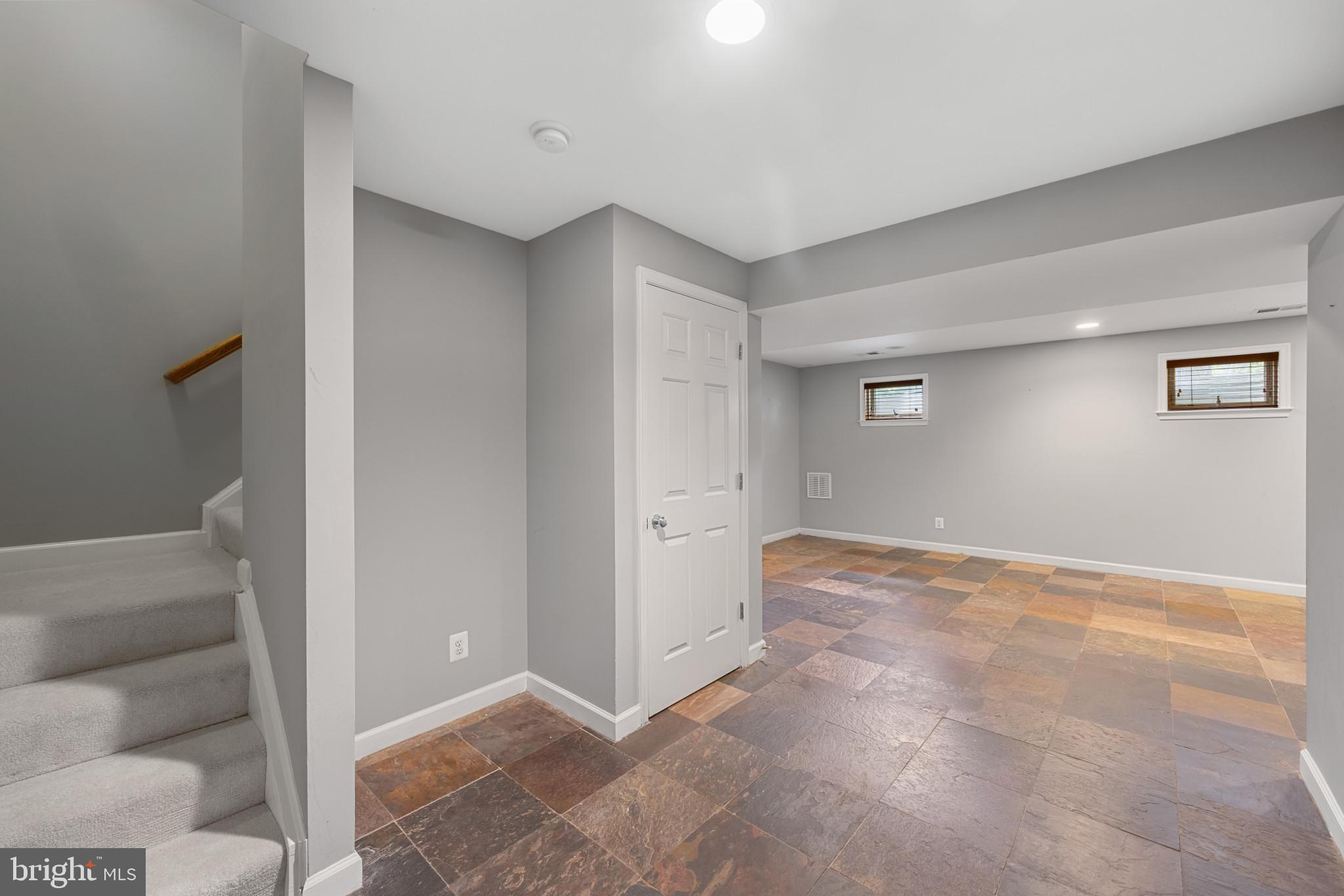 2181 S Glebe Rd