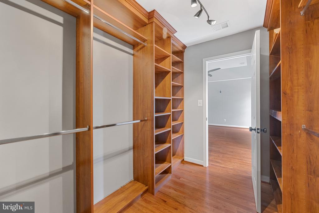 2181 S Glebe Rd