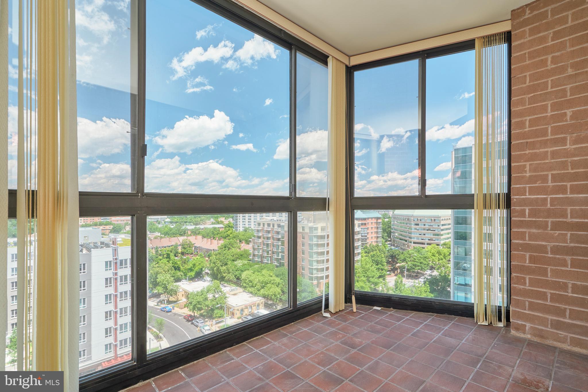 900 N STAFFORD ST #1219