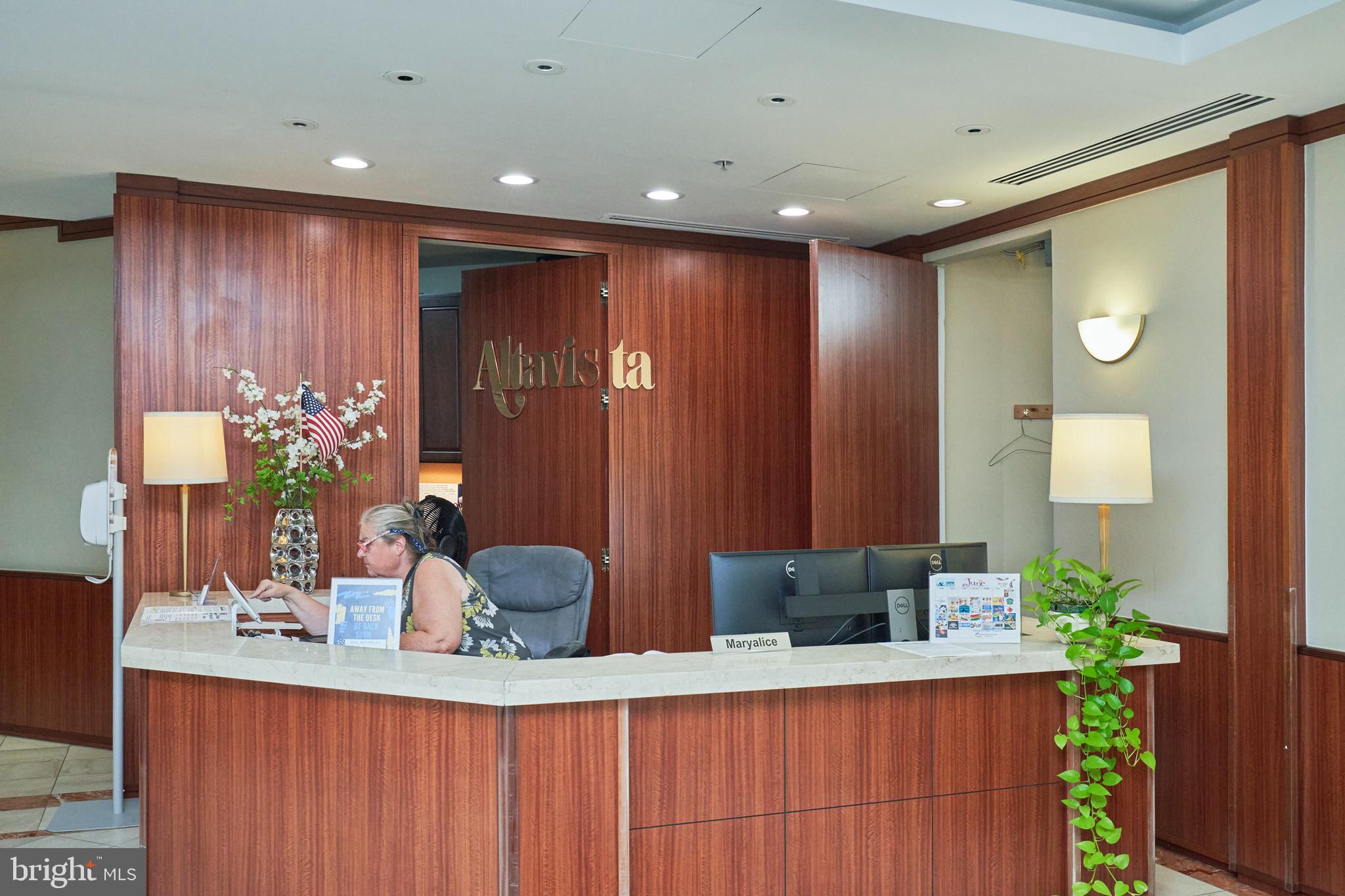 900 N STAFFORD ST #1219