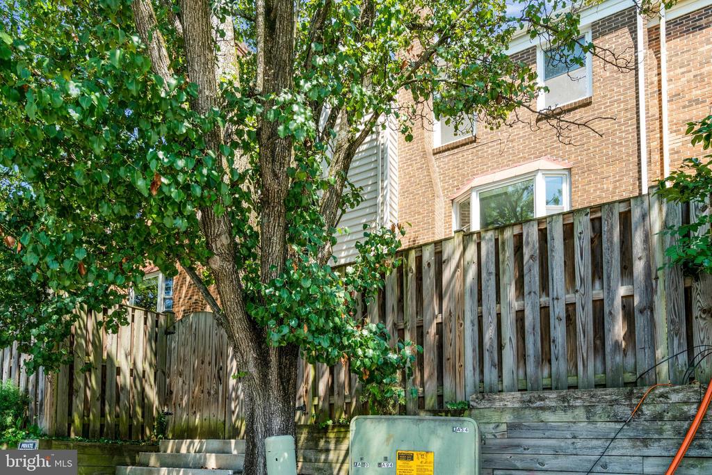 1901-D N Adams St N