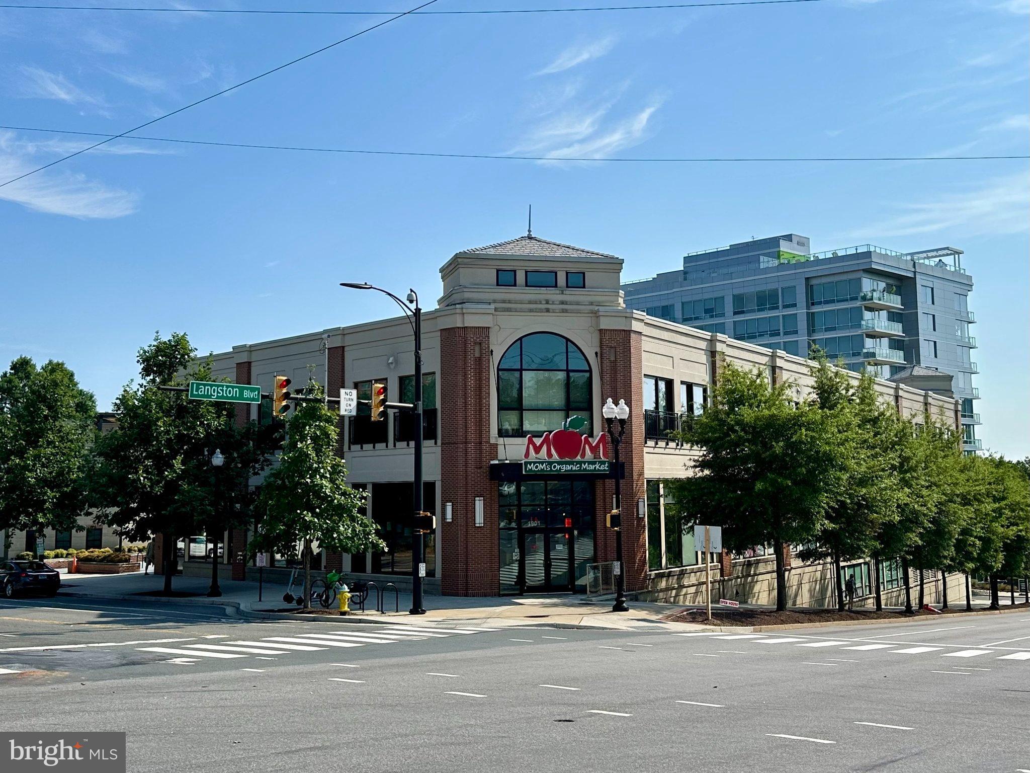 1901-D N Adams St N