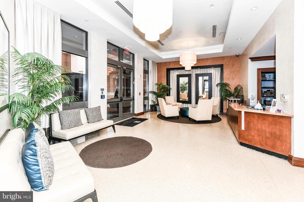 2720 S Arlington Mill Dr #309