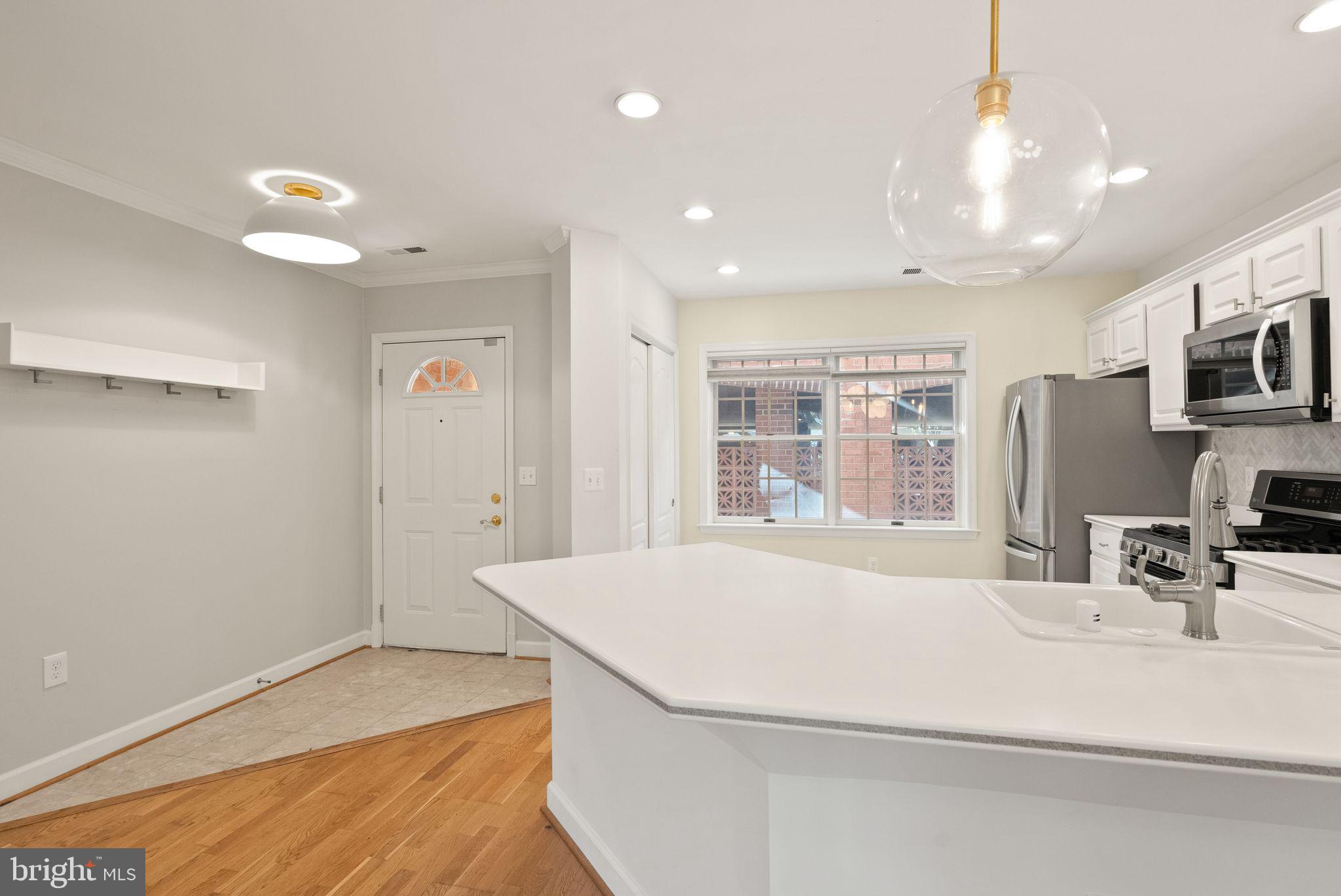6916 Fairfax Dr #114