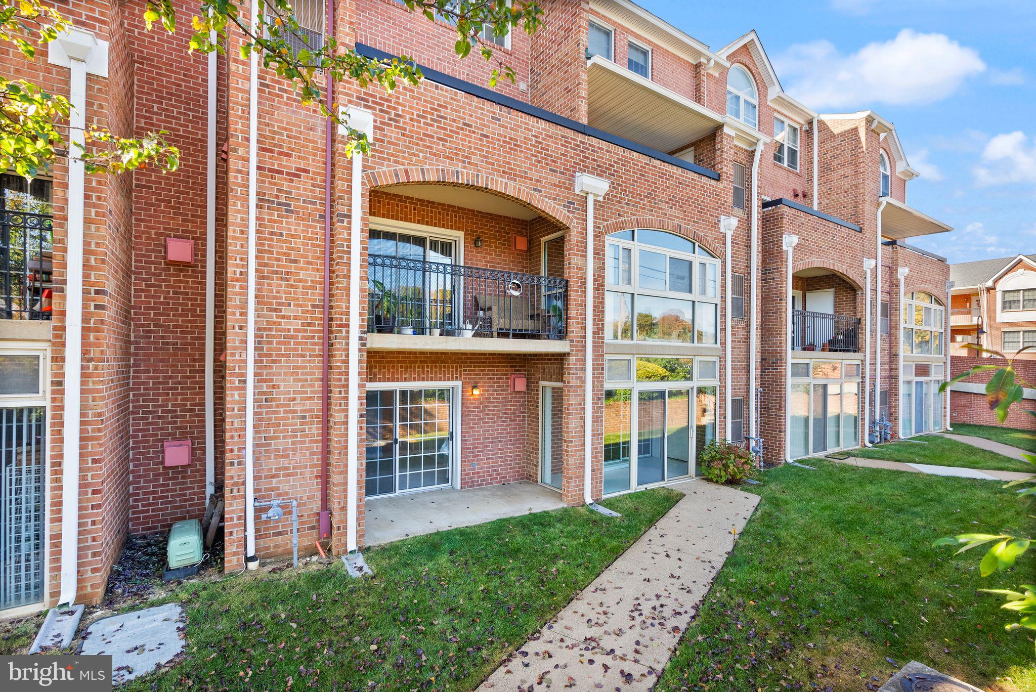 6916 Fairfax Dr #114