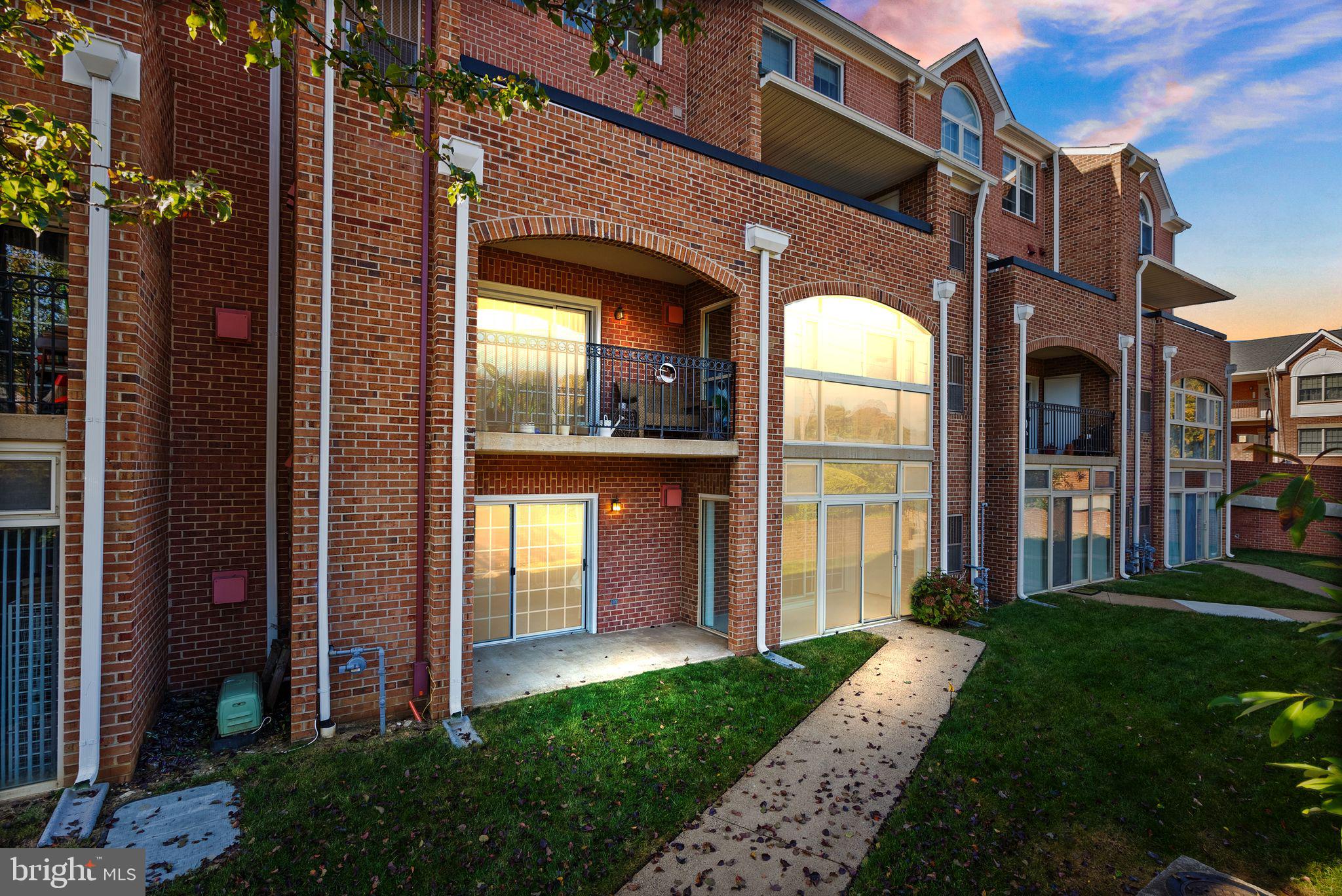6916 Fairfax Dr #114
