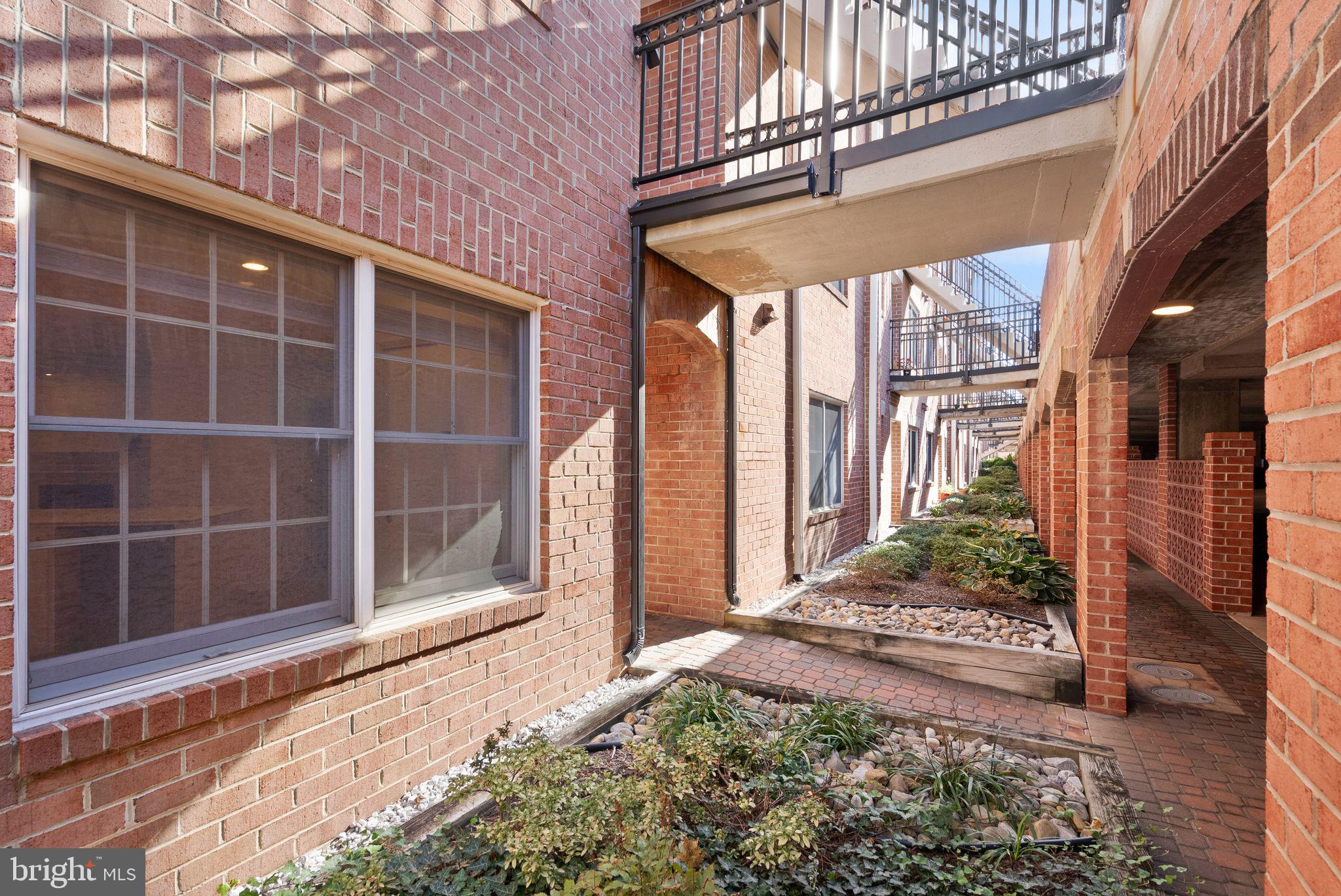 6916 Fairfax Dr #114