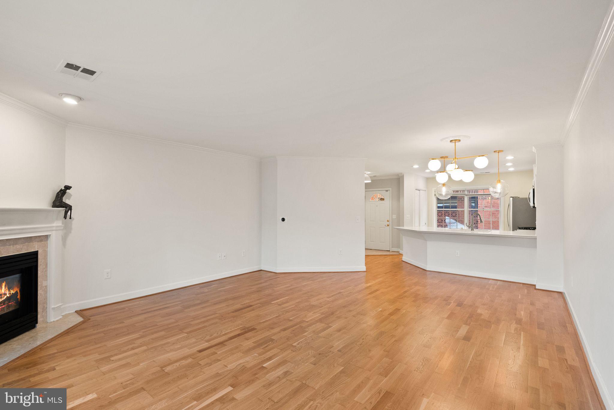 6916 Fairfax Dr #114