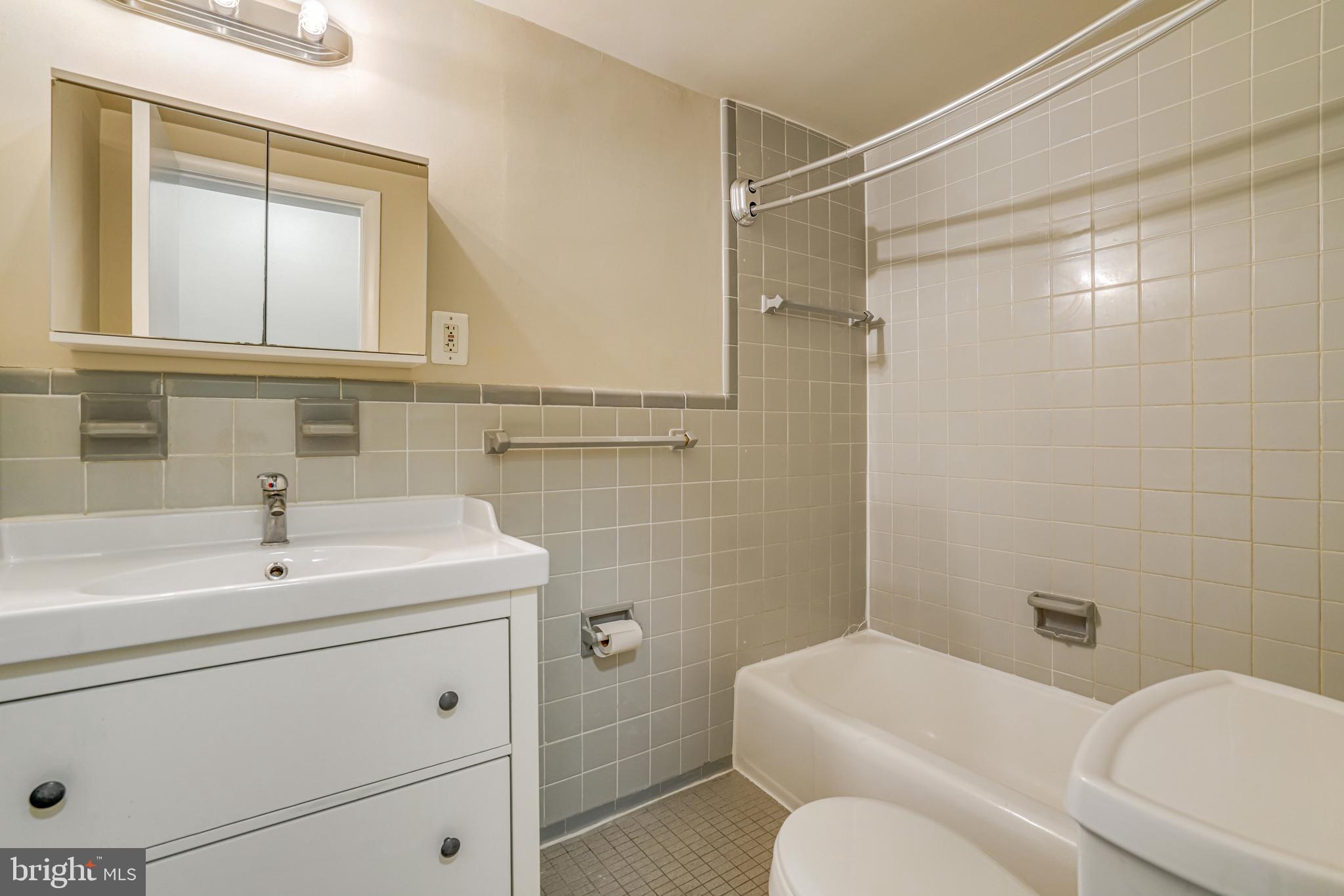 3515 Washington Blvd #403