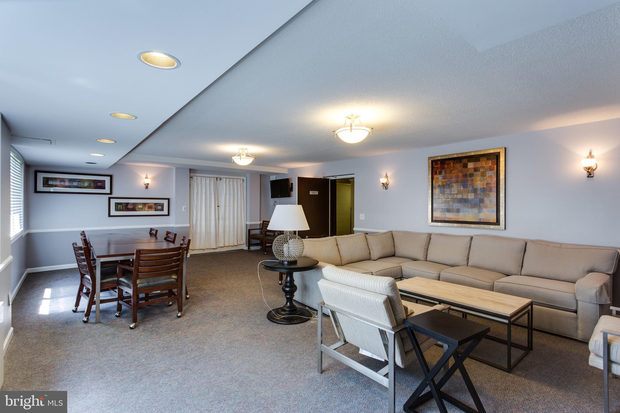 3515 Washington Blvd #403