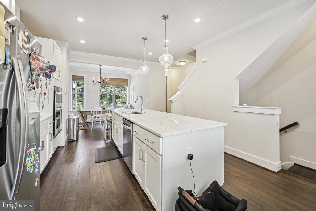 2244 S Glebe Rd