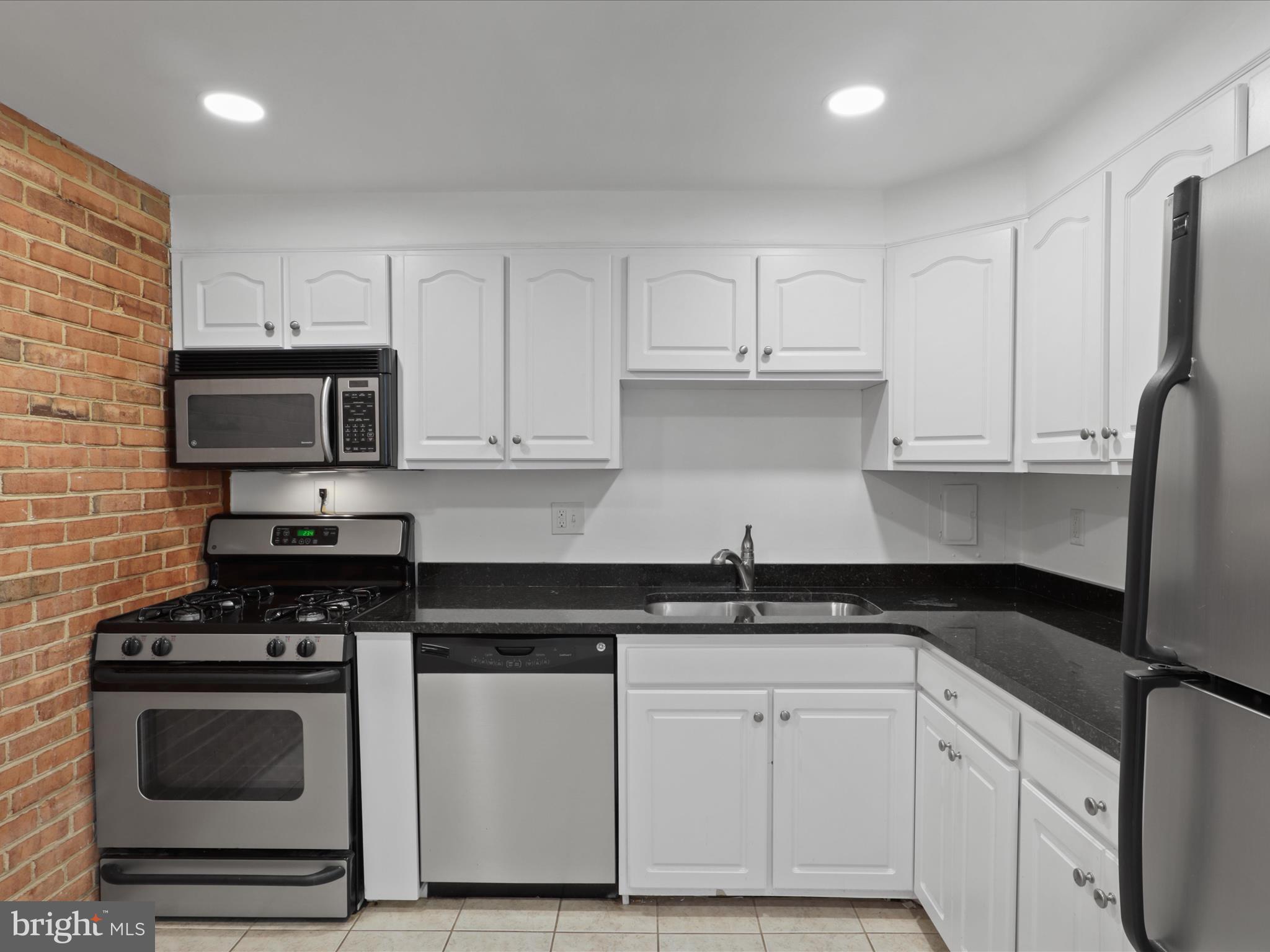 5353 Columbia Pike #208