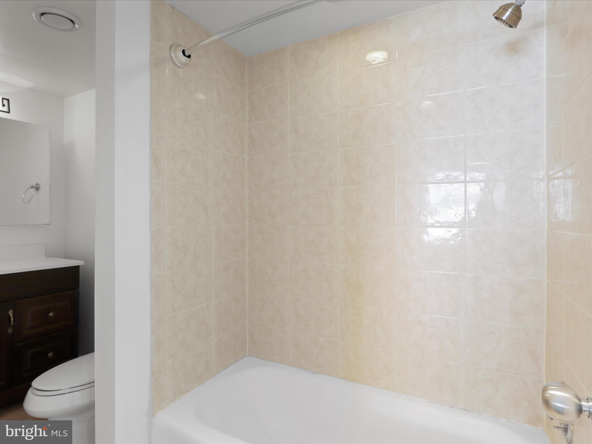 5353 Columbia Pike #208