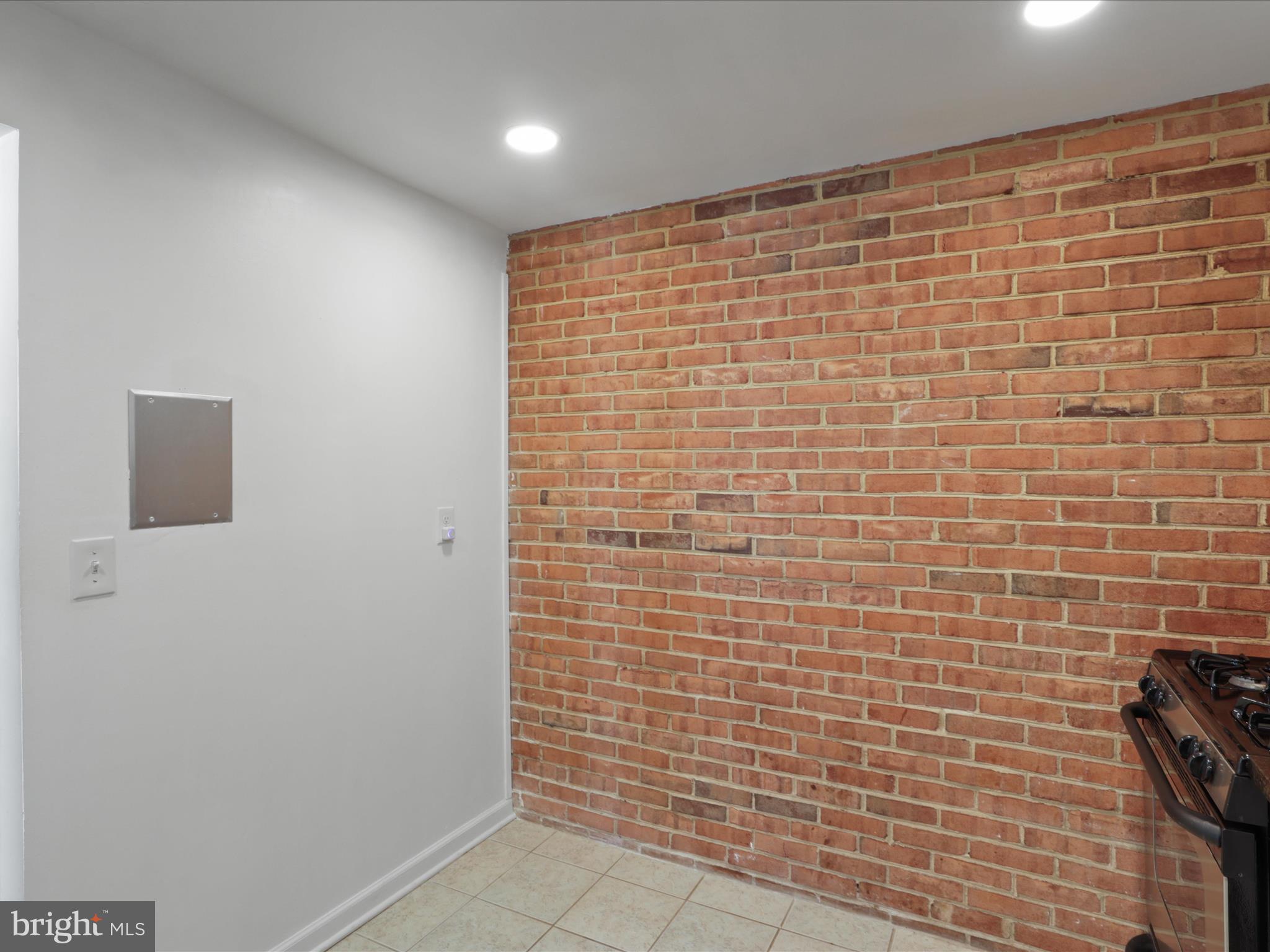 5353 Columbia Pike #208