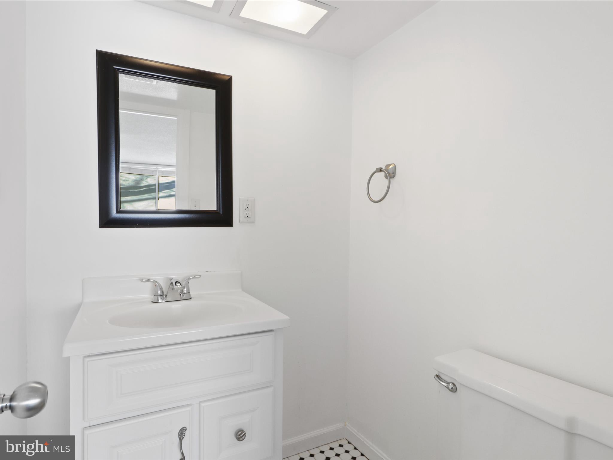 5353 Columbia Pike #208
