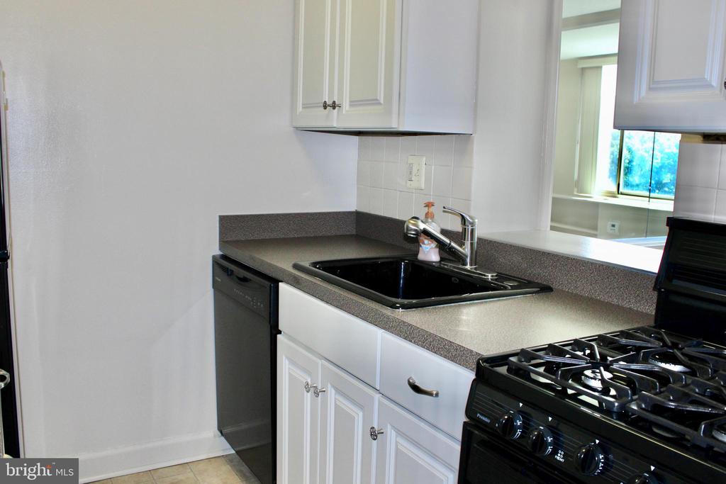 1111 ARLINGTON BLVD #716