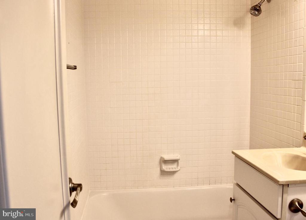1111 ARLINGTON BLVD #716