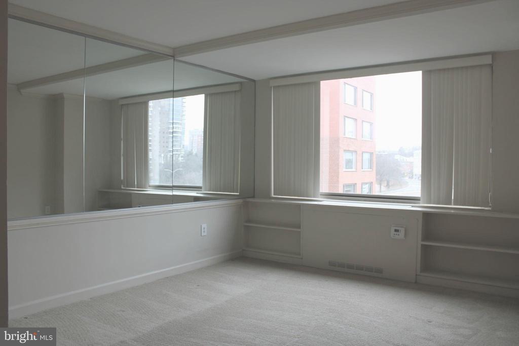 1111 ARLINGTON BLVD #716