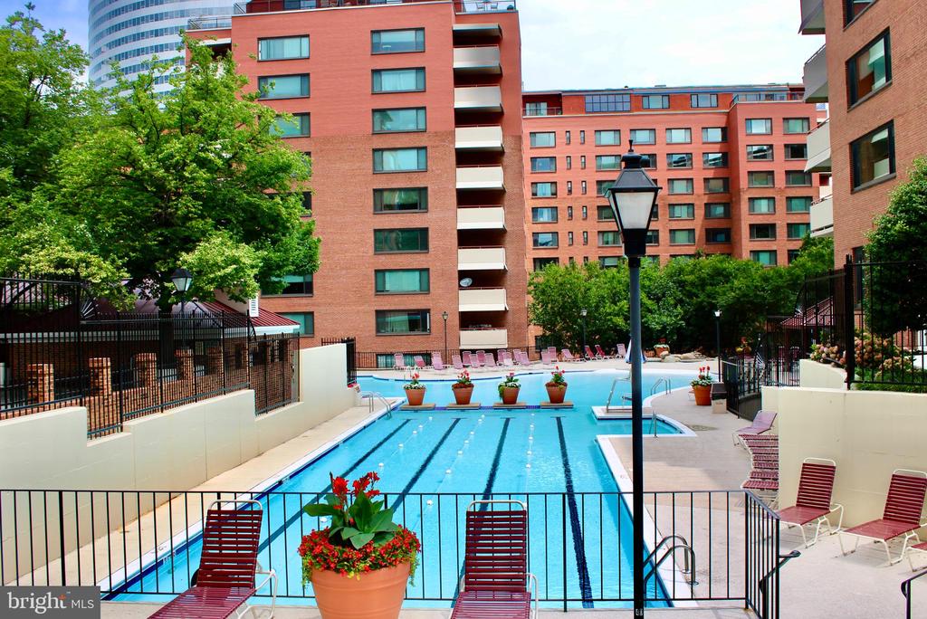 1111 ARLINGTON BLVD #716