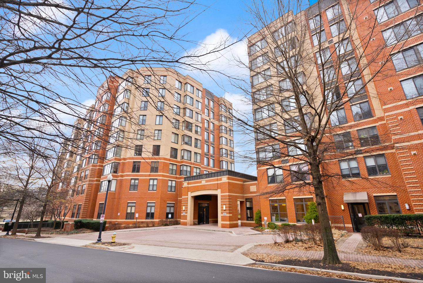 2220 FAIRFAX DR #109