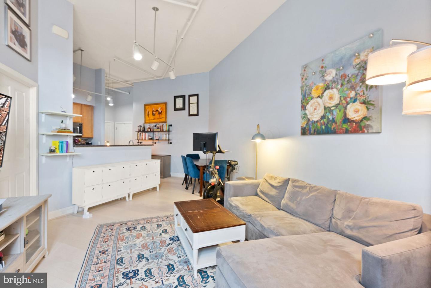 2220 FAIRFAX DR #109