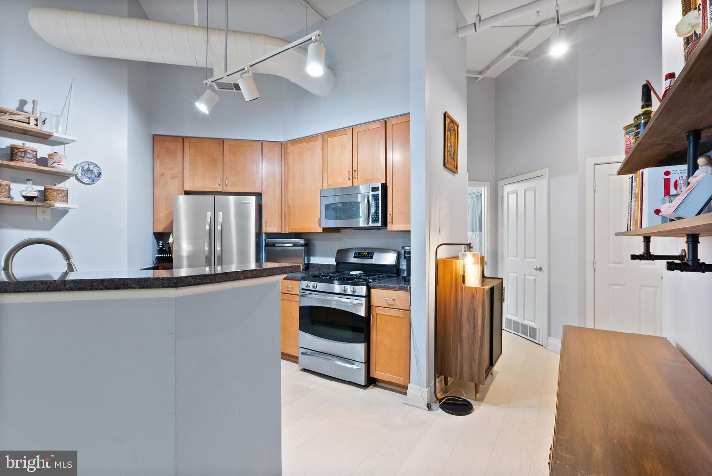 2220 FAIRFAX DR #109