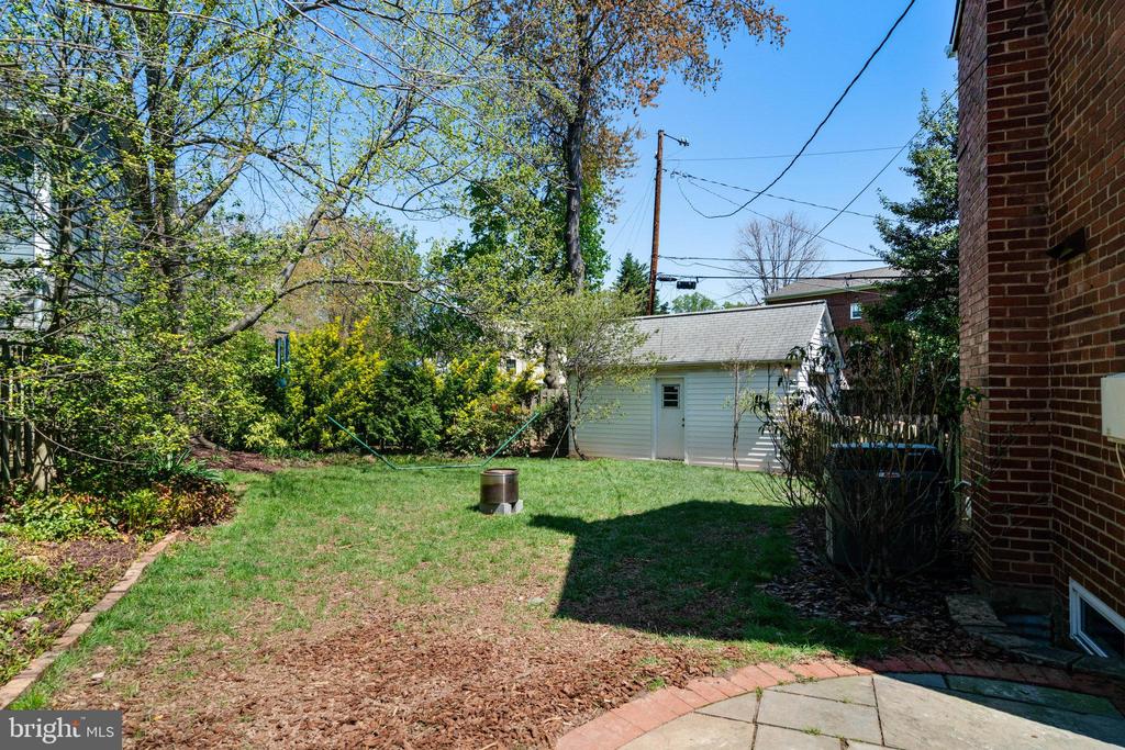 5863 15th Rd N