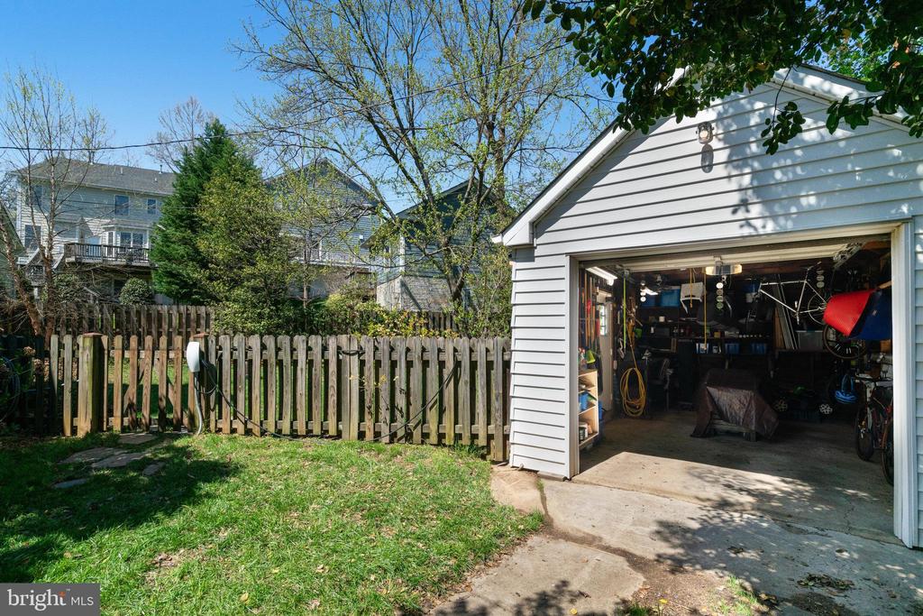 5863 15th Rd N