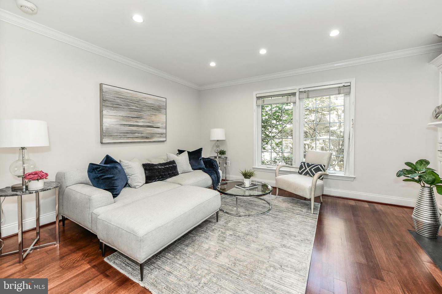 1186 N Utah St