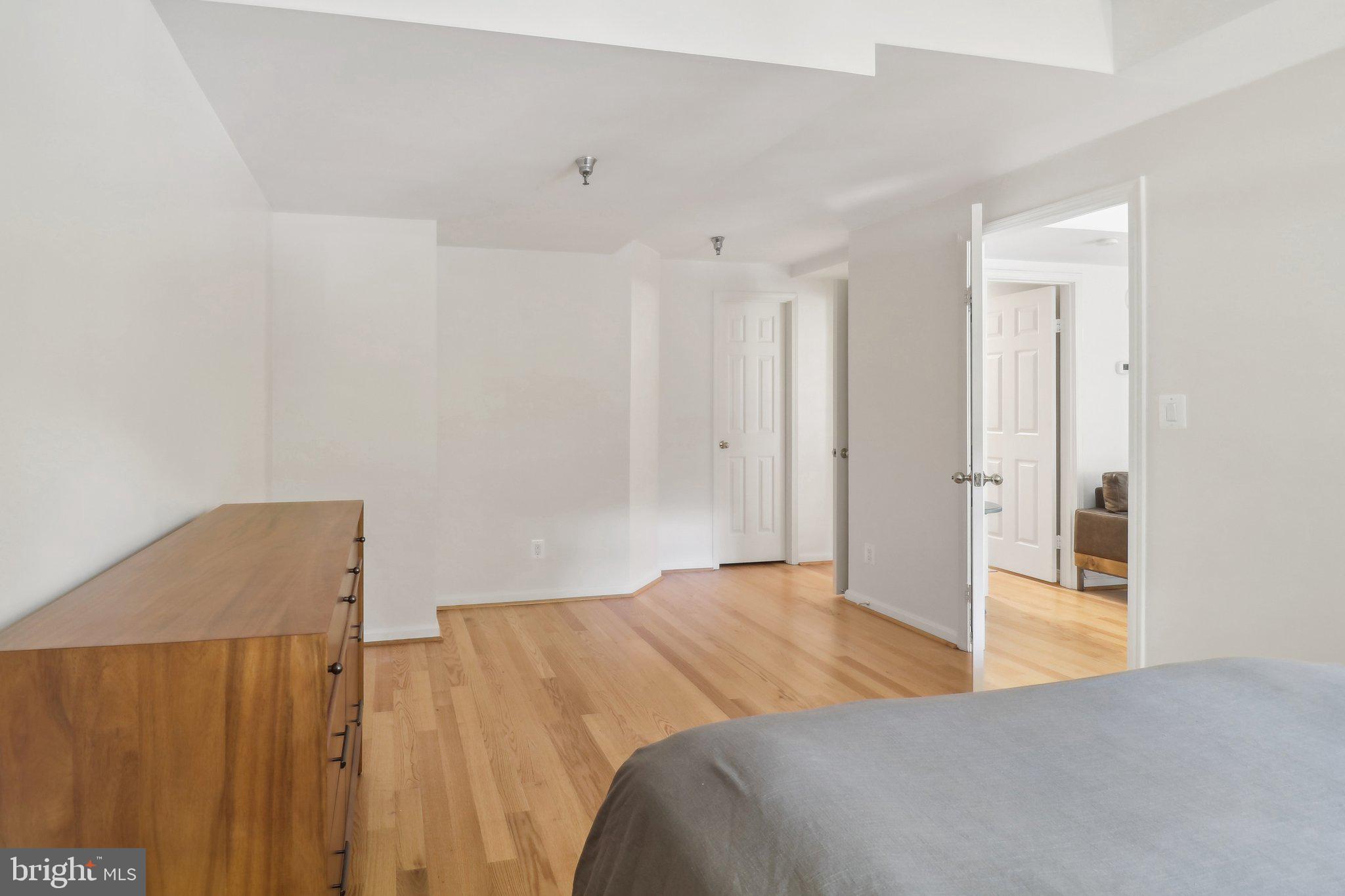 2400 CLARENDON BLVD #113