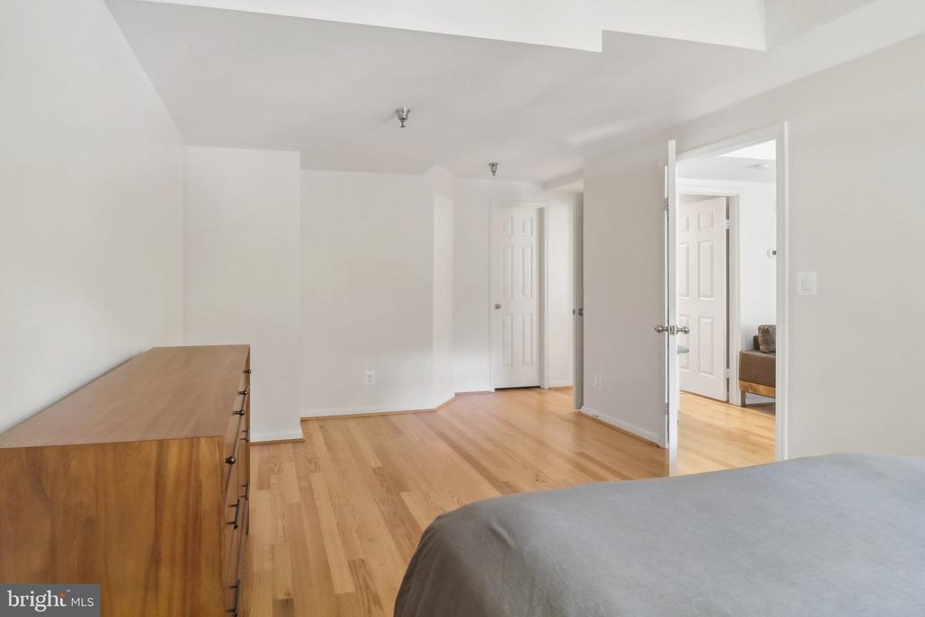 2400 CLARENDON BLVD #113