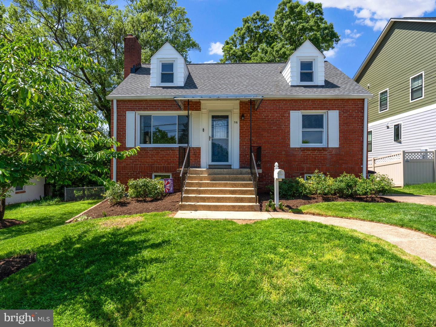 716 N Buchanan St