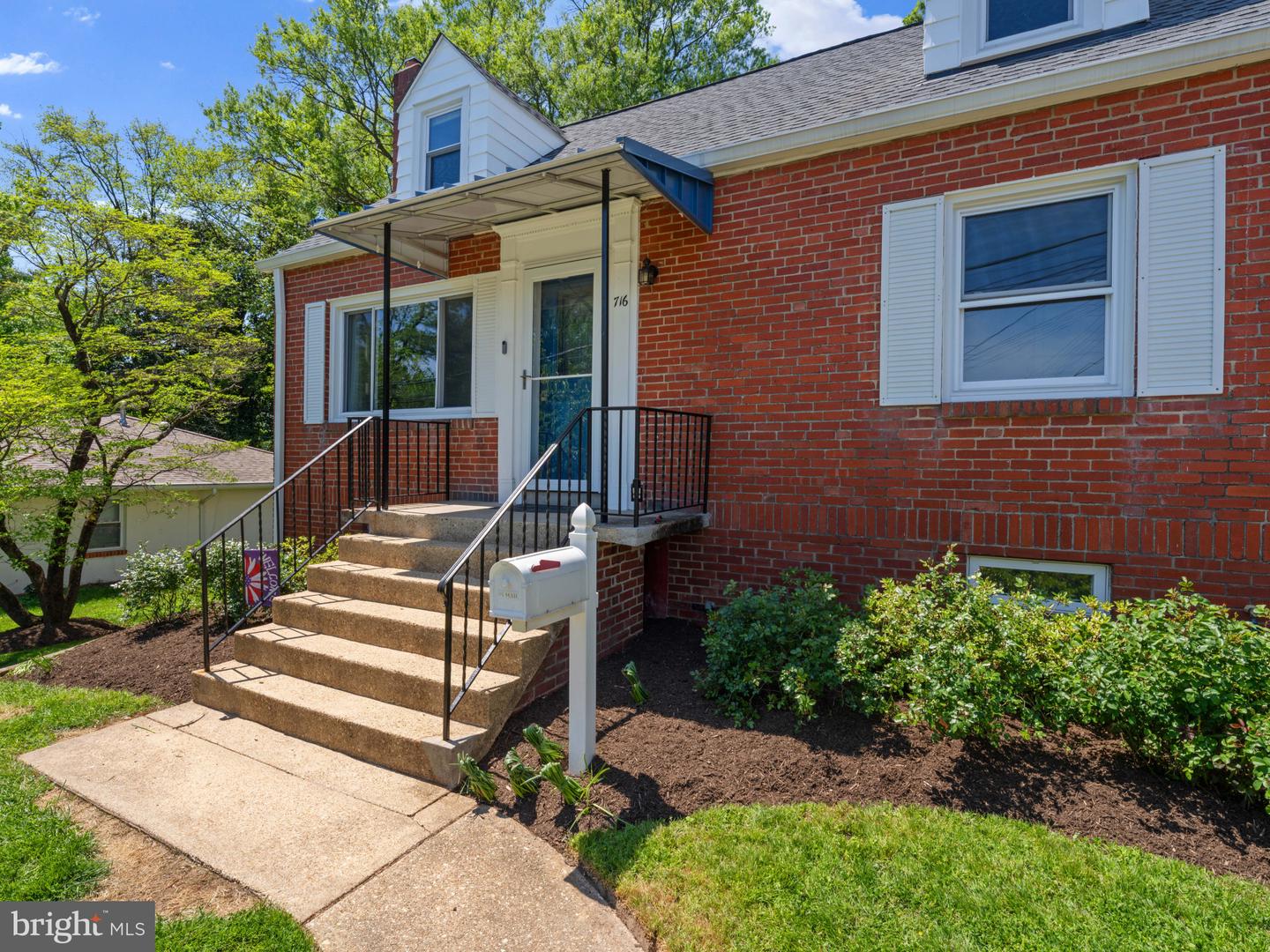 716 N Buchanan St